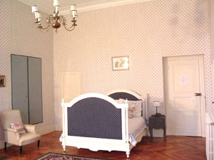 Lit de la chambre d'hôtes Comtesse Catherine (queen size)